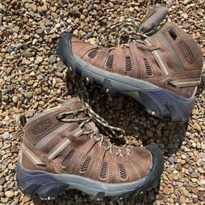 Women’s KEEN hiking boots